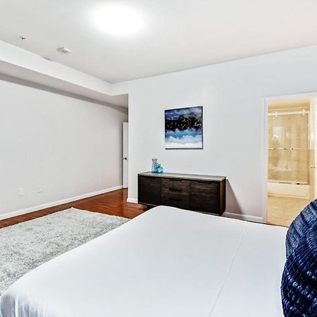 Lovely 2Bd Apt Steps From The Convention Center Philadelphia Exterior photo